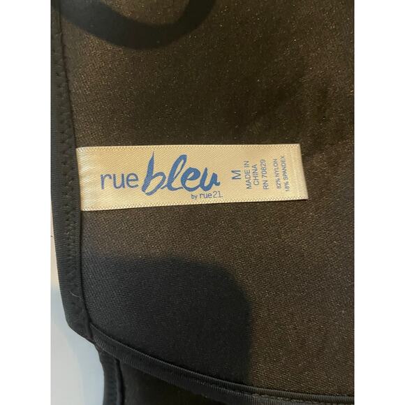 RUE BLEU, SIZE M, GEOMETRIC BIKINI TOP - Picture 3 of 3